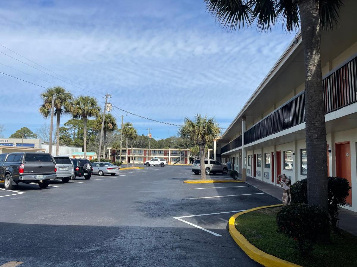 Hole Inn The Wall Hotel - Fort Walton Beach - Sunset Plaza - Nearby Beaches & Hurlburt Eksteriør bilde