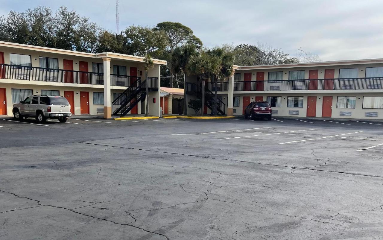 Hole Inn The Wall Hotel - Fort Walton Beach - Sunset Plaza - Nearby Beaches & Hurlburt Eksteriør bilde