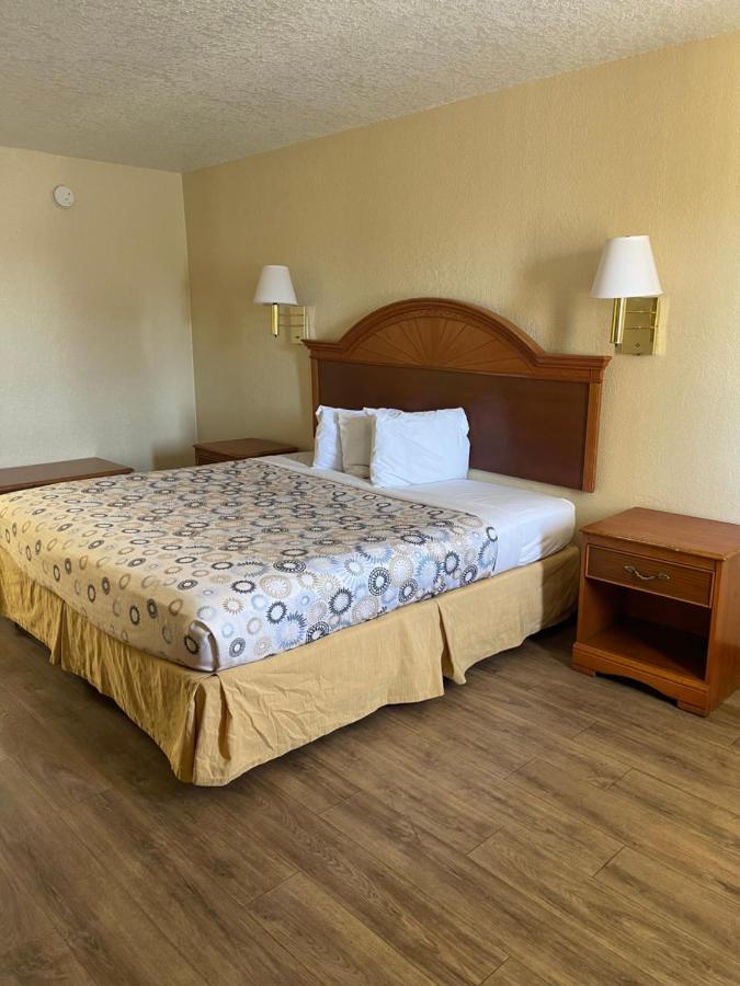 Hole Inn The Wall Hotel - Fort Walton Beach - Sunset Plaza - Nearby Beaches & Hurlburt Eksteriør bilde