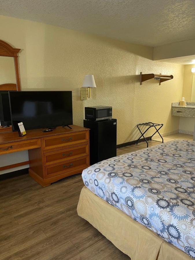Hole Inn The Wall Hotel - Fort Walton Beach - Sunset Plaza - Nearby Beaches & Hurlburt Eksteriør bilde