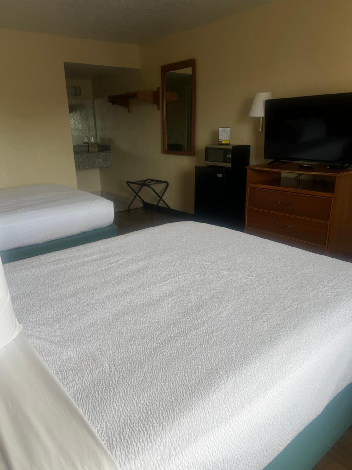Hole Inn The Wall Hotel - Fort Walton Beach - Sunset Plaza - Nearby Beaches & Hurlburt Eksteriør bilde