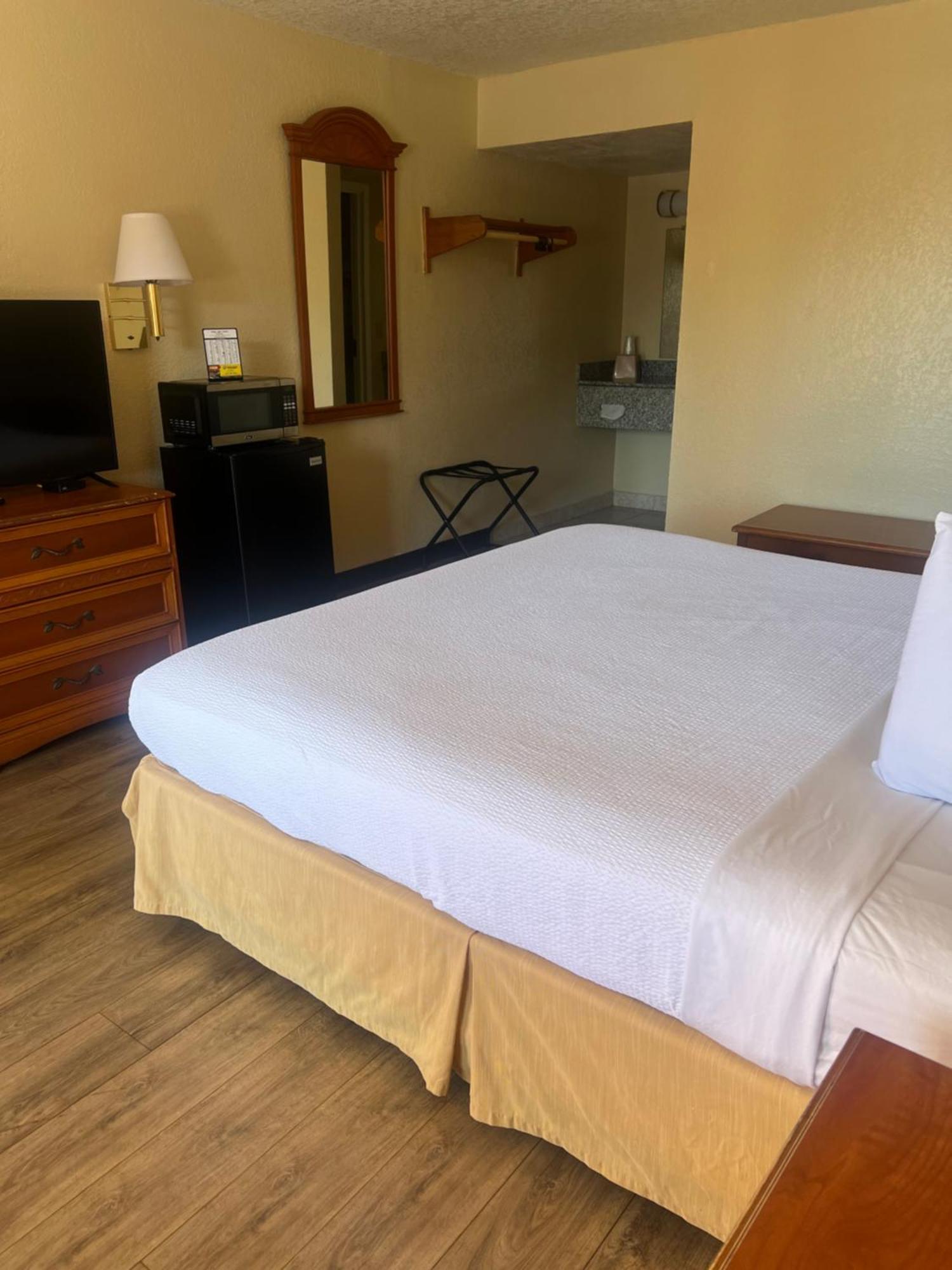 Hole Inn The Wall Hotel - Fort Walton Beach - Sunset Plaza - Nearby Beaches & Hurlburt Eksteriør bilde
