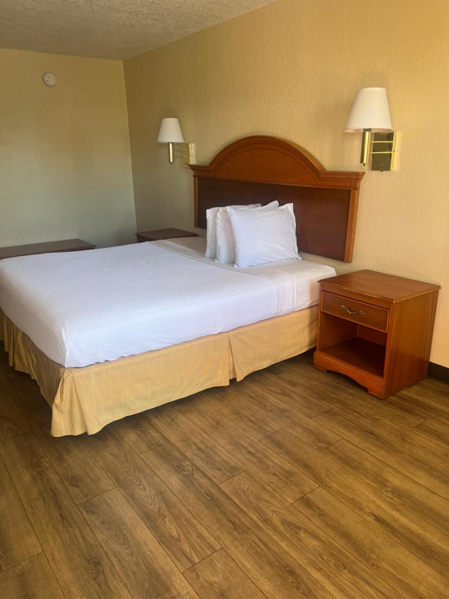 Hole Inn The Wall Hotel - Fort Walton Beach - Sunset Plaza - Nearby Beaches & Hurlburt Eksteriør bilde