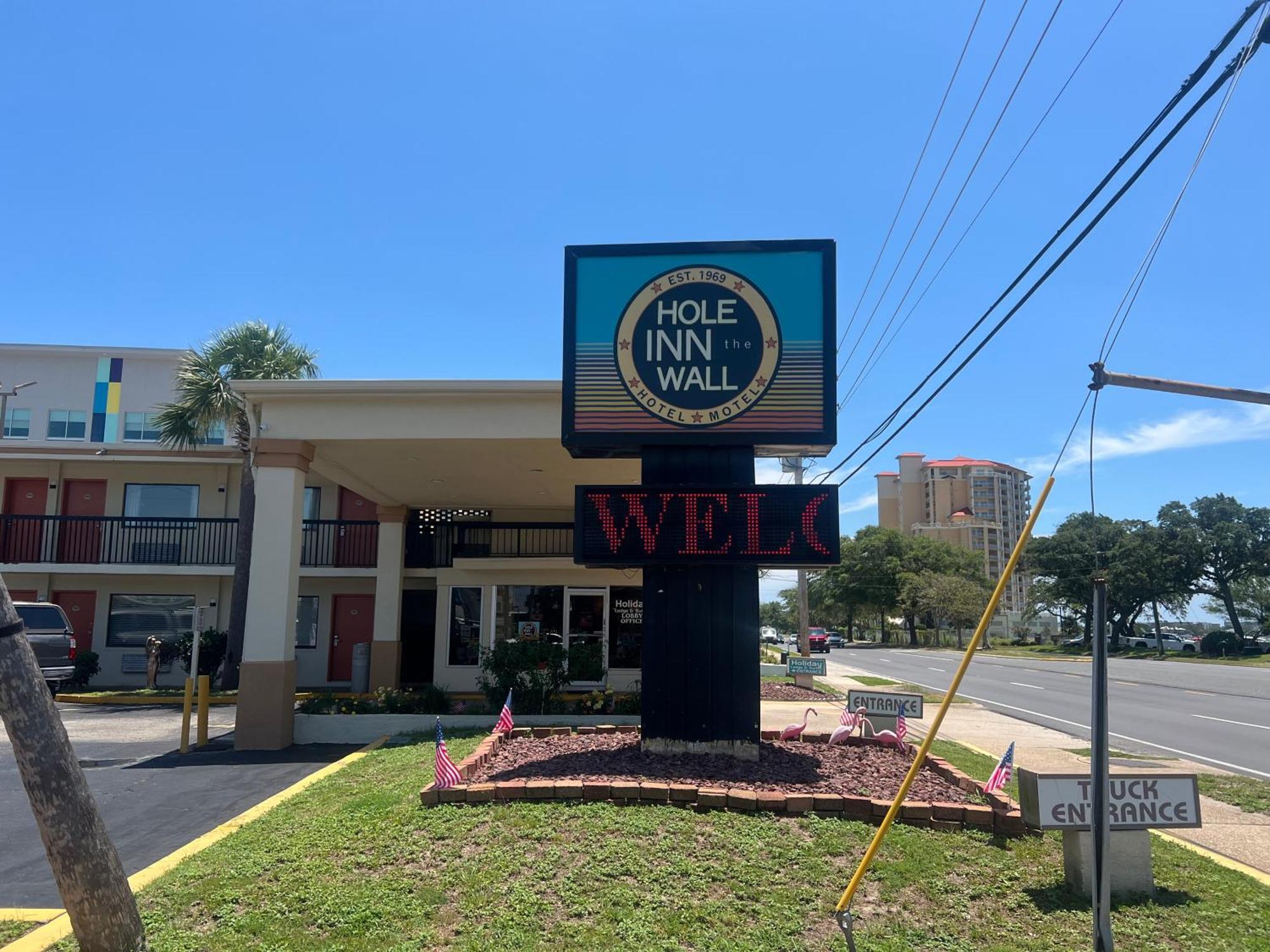 Hole Inn The Wall Hotel - Fort Walton Beach - Sunset Plaza - Nearby Beaches & Hurlburt Eksteriør bilde