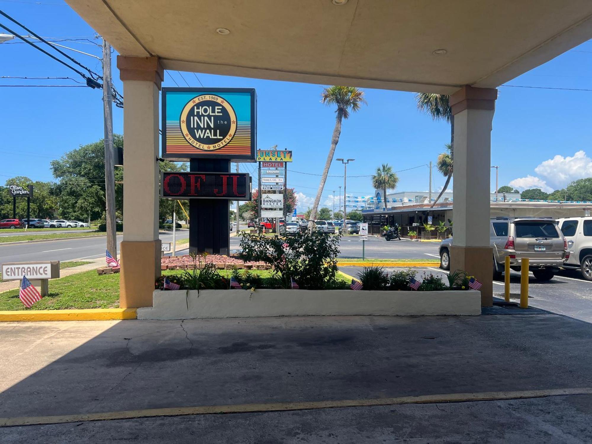 Hole Inn The Wall Hotel - Fort Walton Beach - Sunset Plaza - Nearby Beaches & Hurlburt Eksteriør bilde