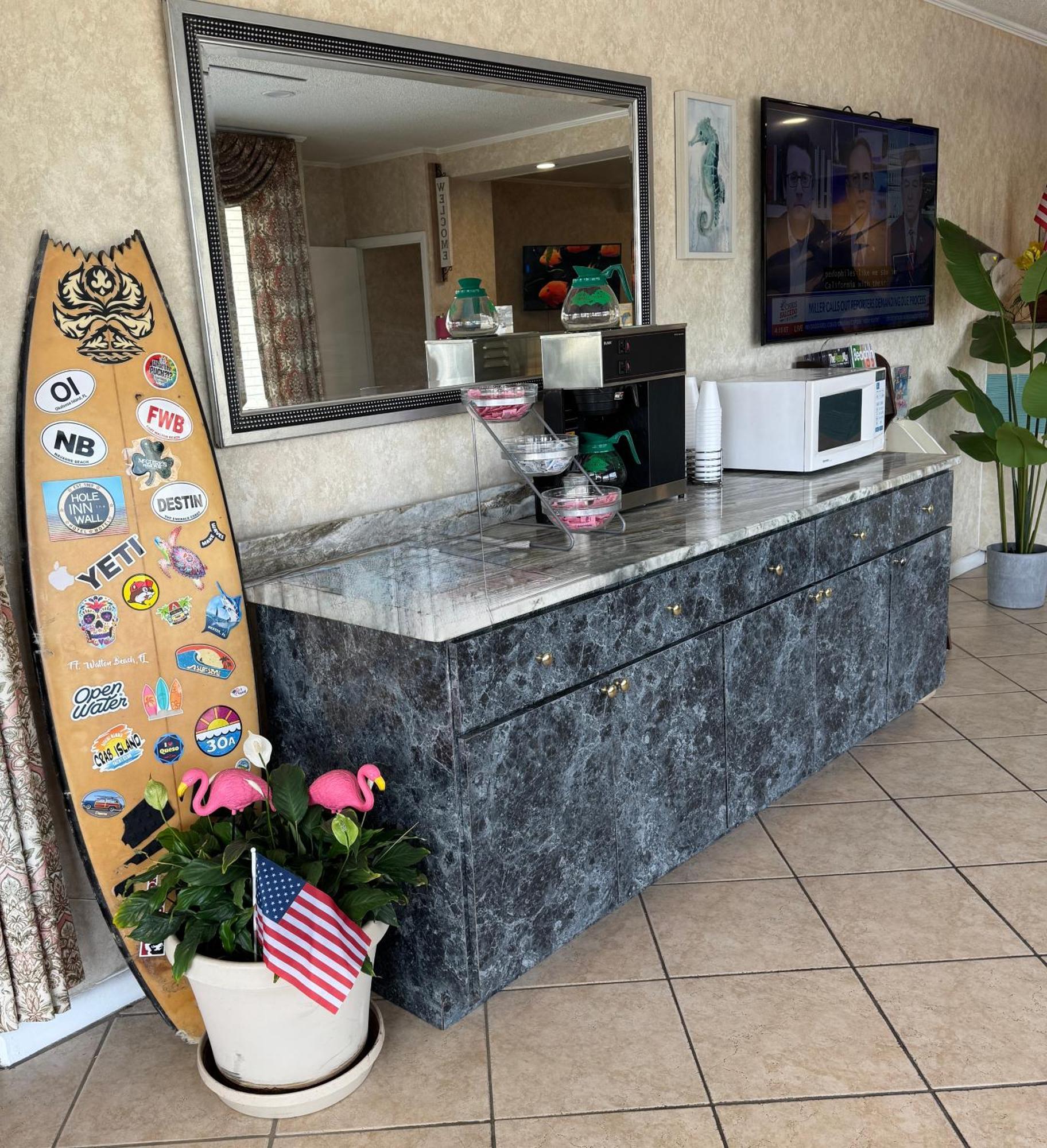 Hole Inn The Wall Hotel - Fort Walton Beach - Sunset Plaza - Nearby Beaches & Hurlburt Eksteriør bilde